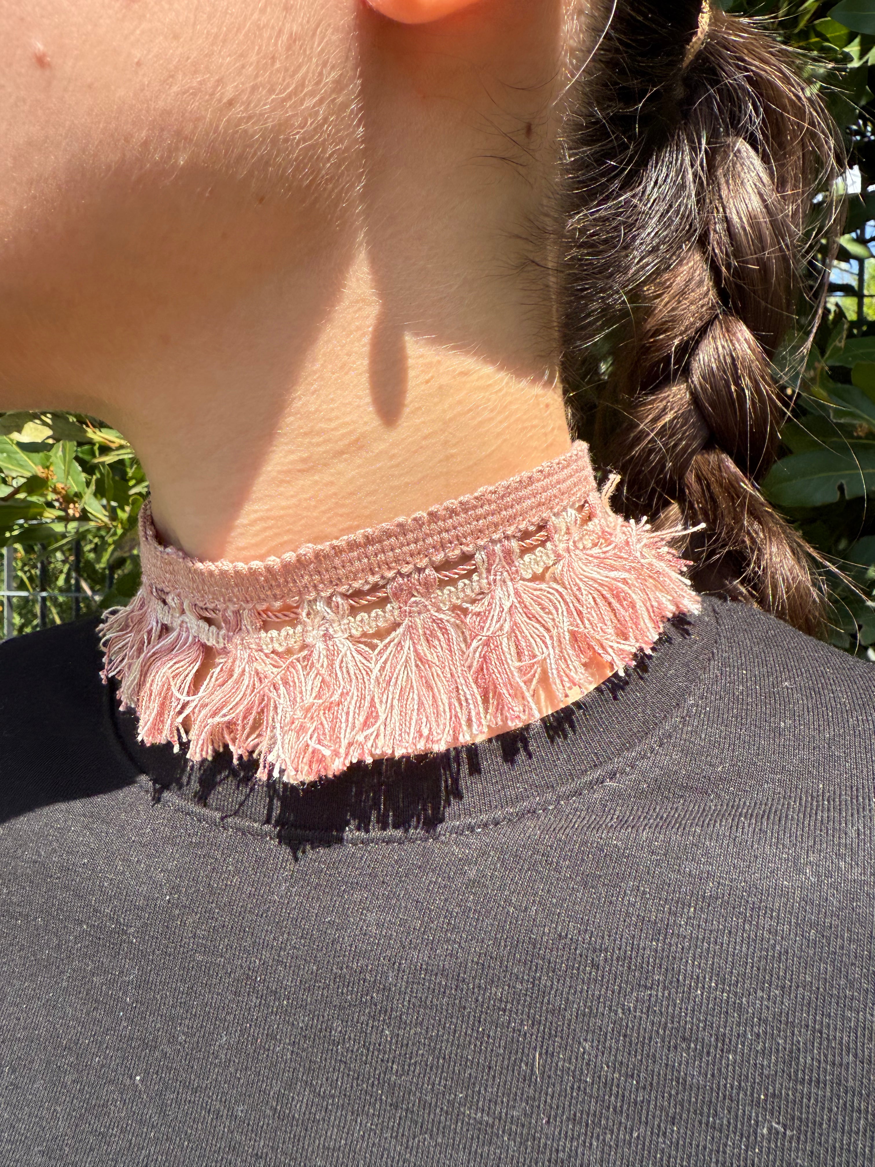 PASSAMANERIA CON FRANGE ROSA