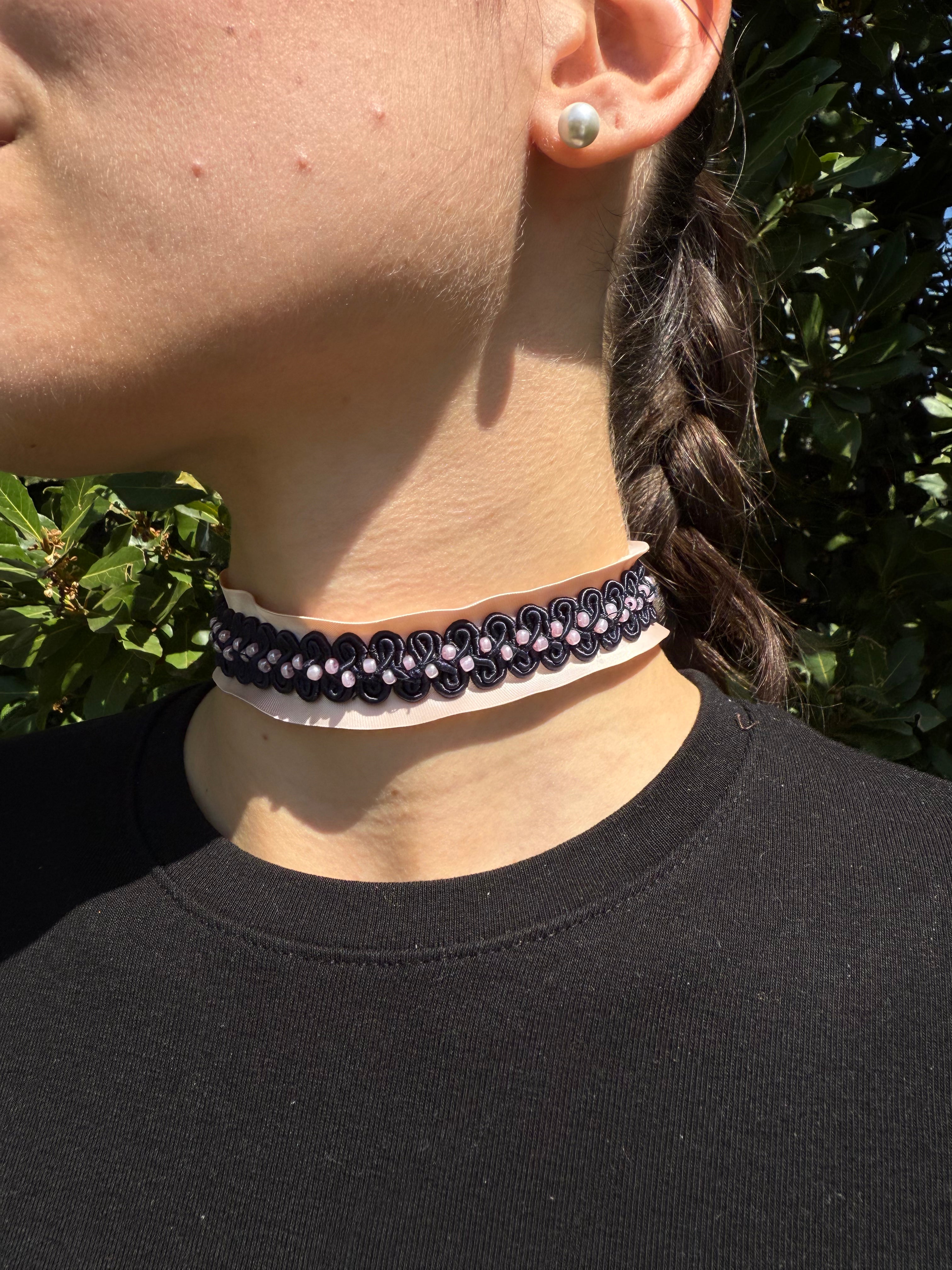 CHOKER INTRECCIO BLU CON PERLINE
