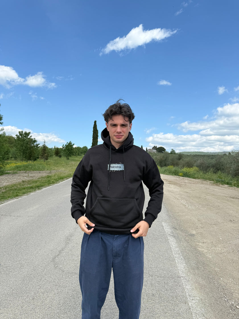 Sandra's Hoodie – felpa con patch ricamato
