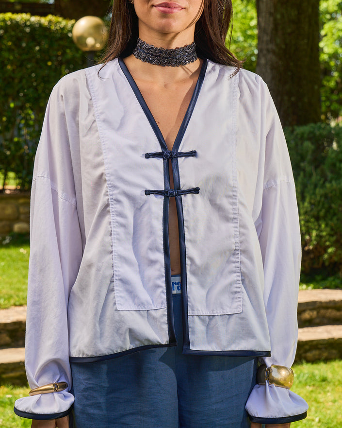 NINFEA – Camicia con alamari e bordatura