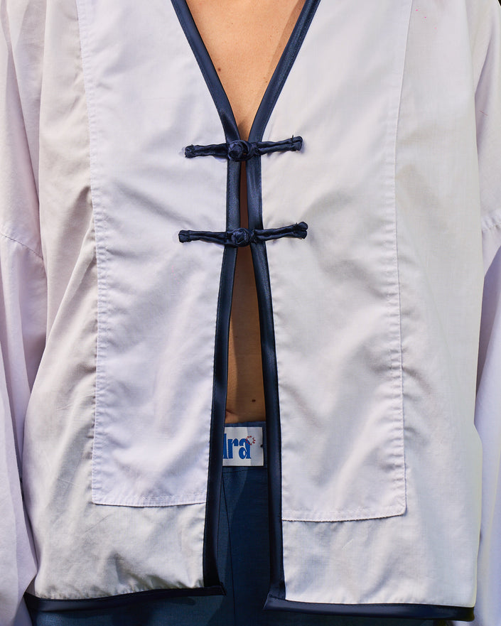 NINFEA – Camicia con alamari e bordatura